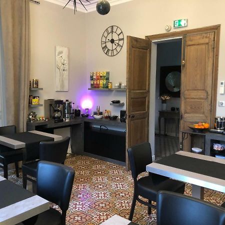 Hotel Le Lys D'Or Vauvert Eksteriør bilde
