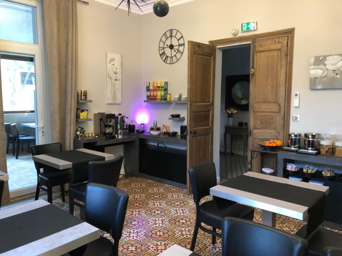 Hotel Le Lys D'Or Vauvert Eksteriør bilde