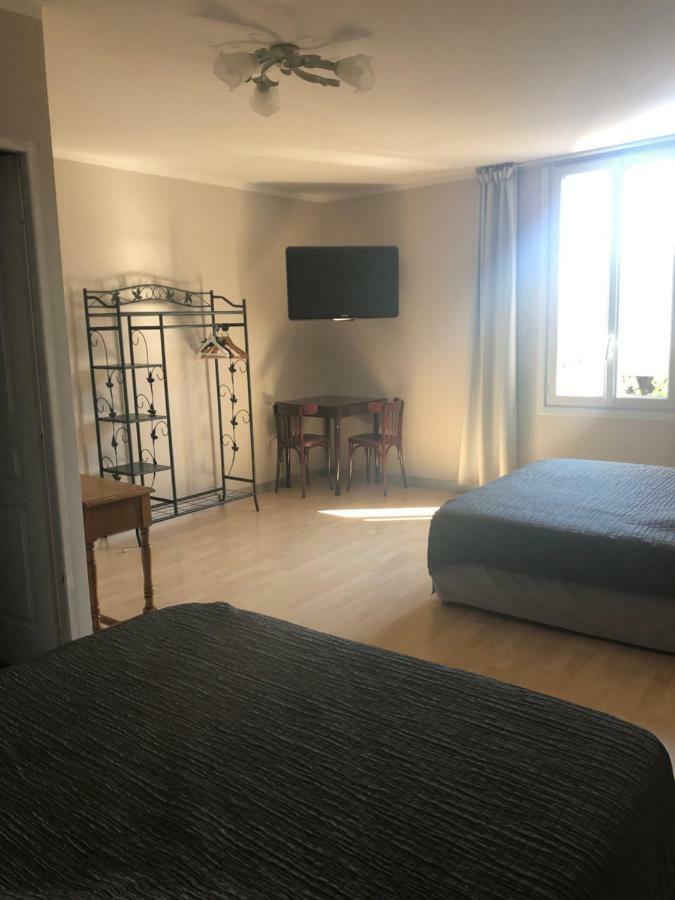 Hotel Le Lys D'Or Vauvert Eksteriør bilde